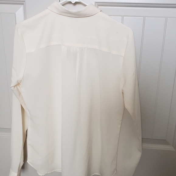 Cream color loose blouse - Picture 2 of 3